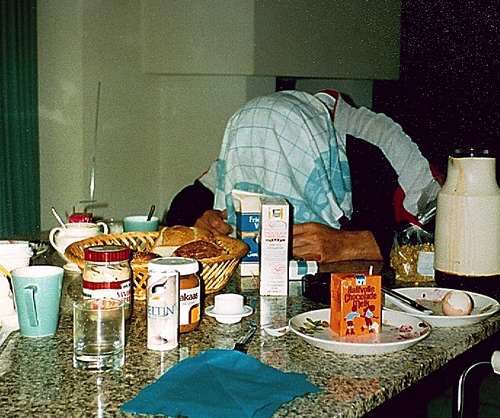 Naam: d8  Vluchtvoorbereiding met een theedoek over de kop 1985.jpg
Bekeken: 582
Grootte: 154,8 KB