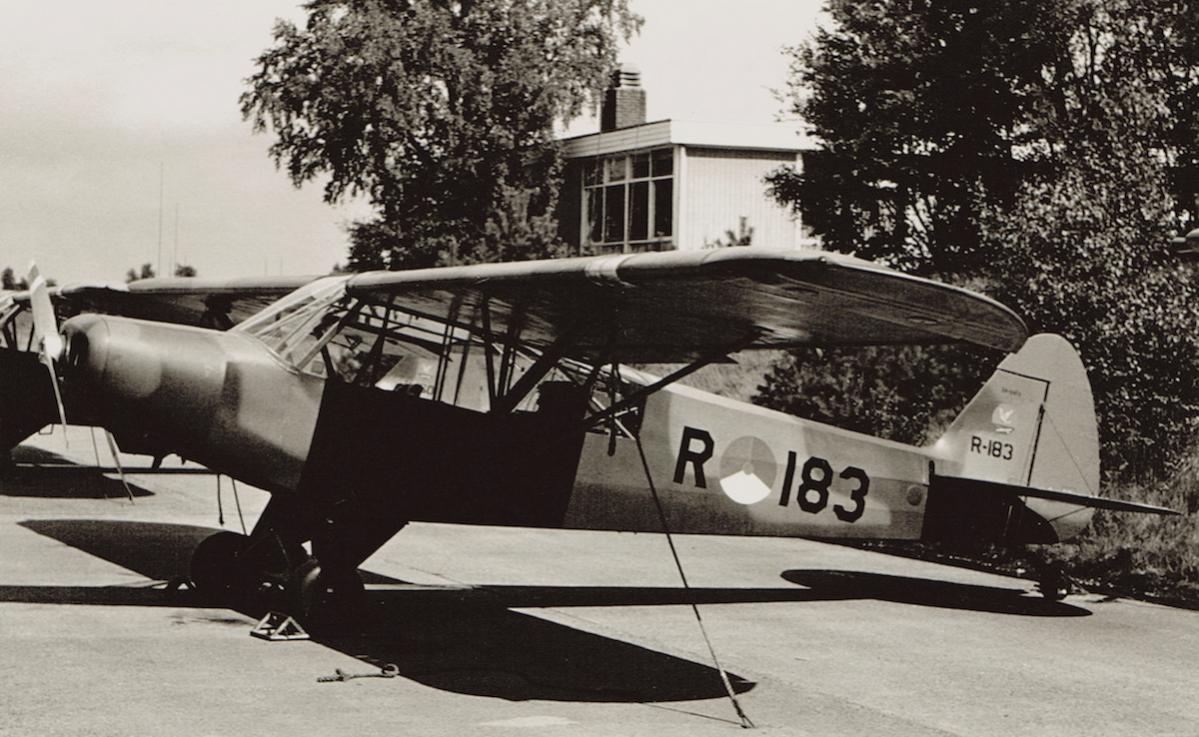 Naam: Foto 93. 'R-183'. Piper L-21B Super Cub, kopie.jpg
Bekeken: 1344
Grootte: 135,4 KB