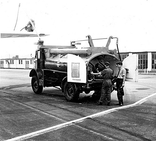 Naam: Bowser RAF Northolt, '59.jpg
Bekeken: 411
Grootte: 68,7 KB