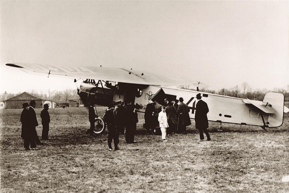 Naam: Foto 180. 'Dz 4'. Fokker F.II, kopie.jpg
Bekeken: 779
Grootte: 134,8 KB