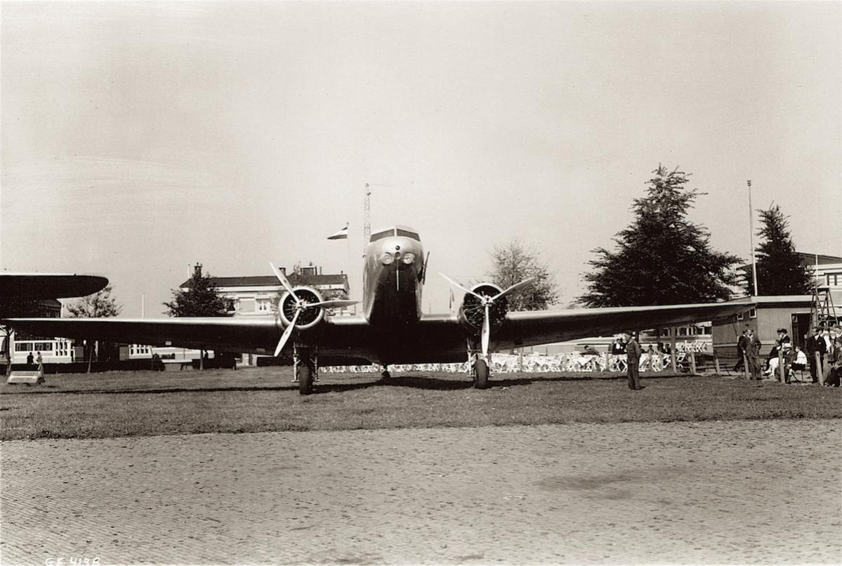 Naam: Foto 112. DC-2 op Waalhaven, kopie.jpg
Bekeken: 1050
Grootte: 133,3 KB