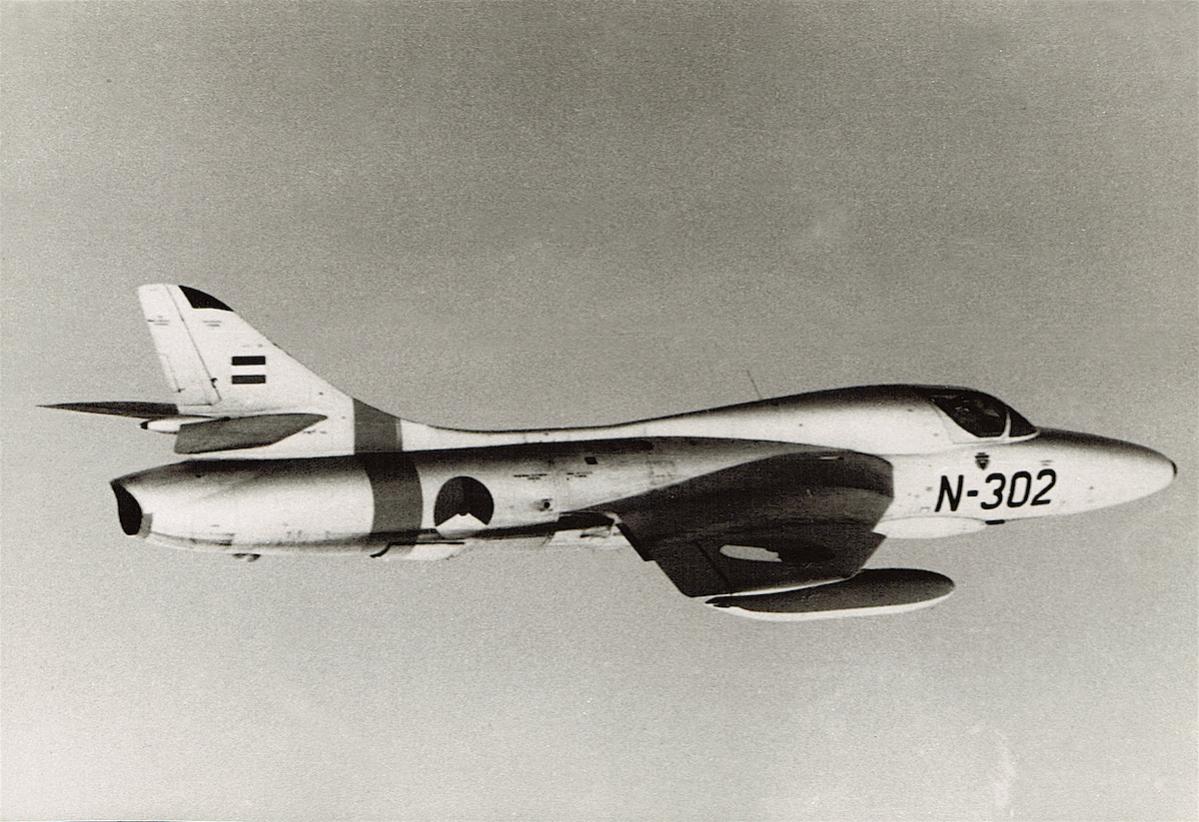 Naam: Foto 96. 'N-302'. Hawker Hunter T.Mk. 7, kopie.jpg
Bekeken: 1602
Grootte: 141,5 KB