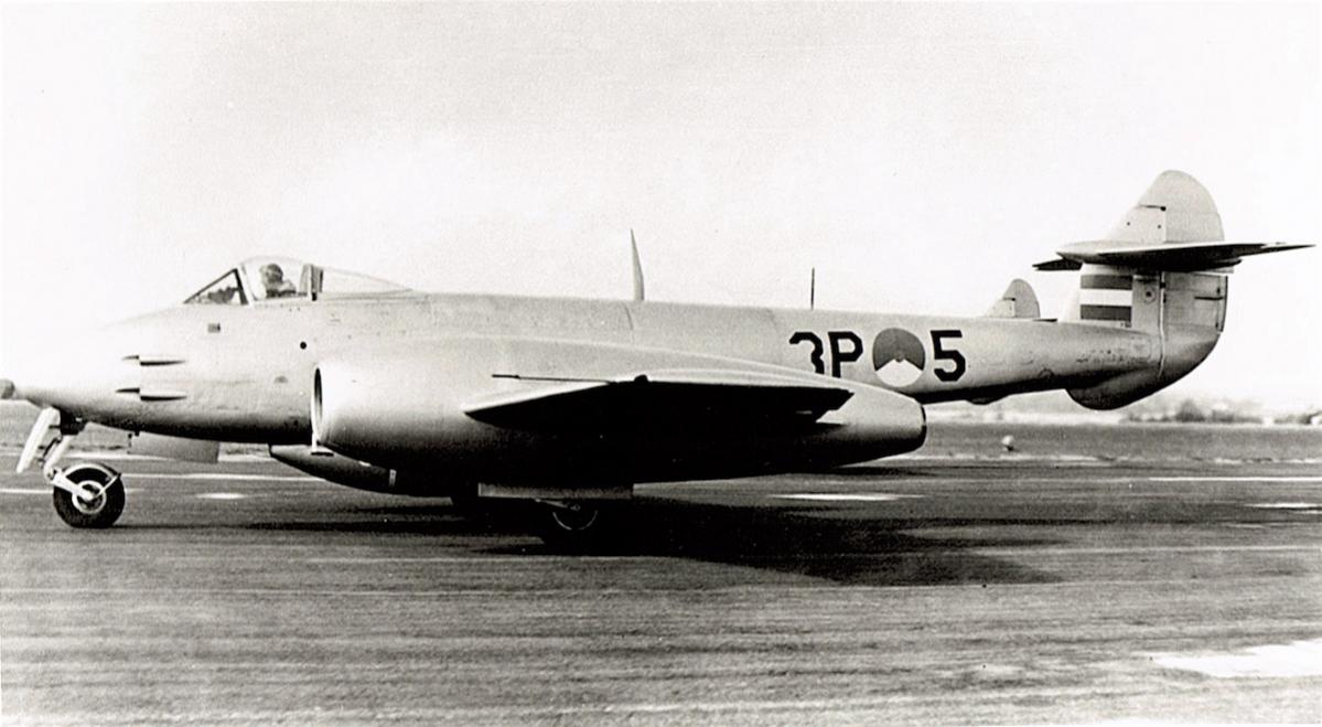 Naam: Foto 97. '3P-5'. Meteor F.Mk. 4, kopie.jpg
Bekeken: 1412
Grootte: 88,1 KB