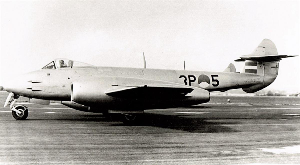 Naam: Foto 97. '3P-5'. Meteor F.Mk. 4, kopie.jpg
Bekeken: 1693
Grootte: 88,1 KB