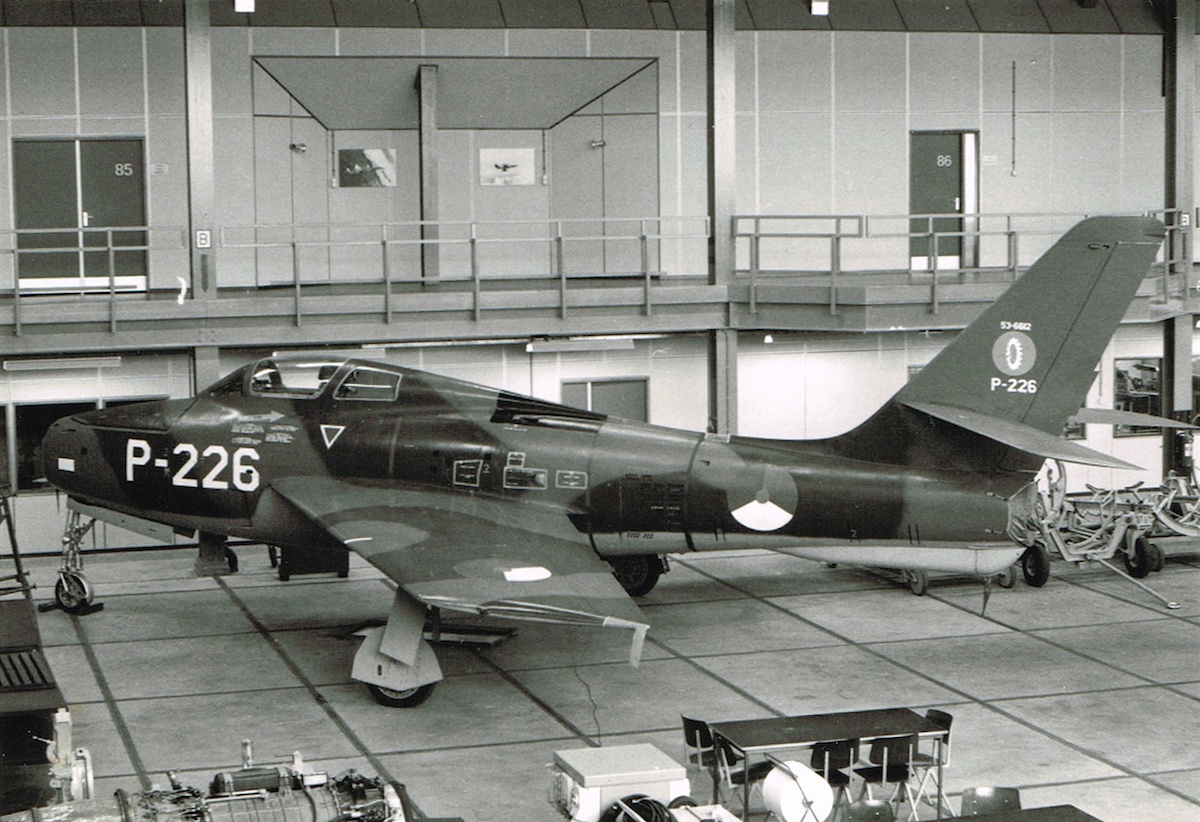 Naam: Foto 101. 'P-226'. Thunderstreak, kopie.jpg
Bekeken: 1657
Grootte: 418,7 KB