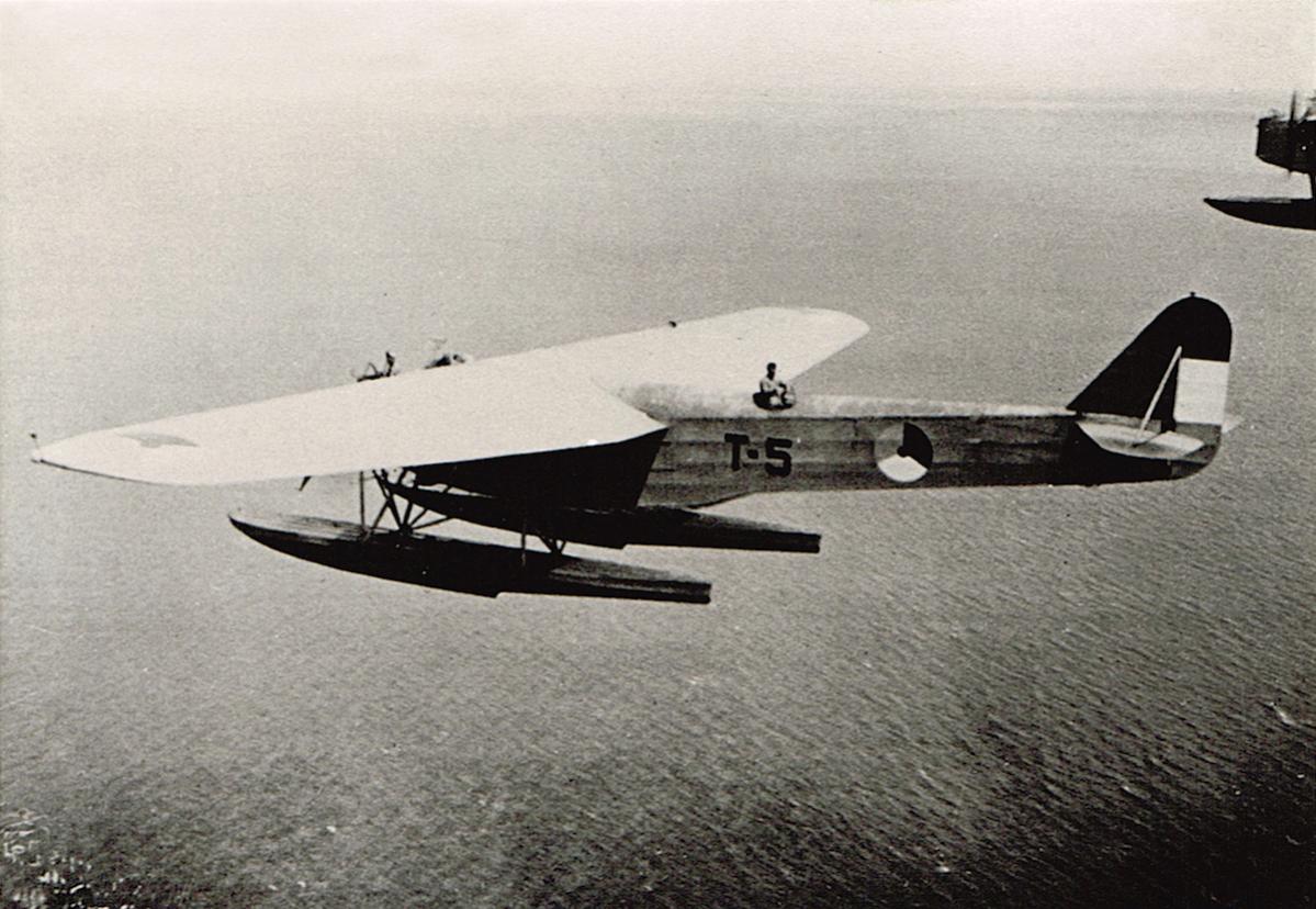 Naam: Foto. 'T-5'. Fokker T-IV, kopie.jpg
Bekeken: 872
Grootte: 138,2 KB