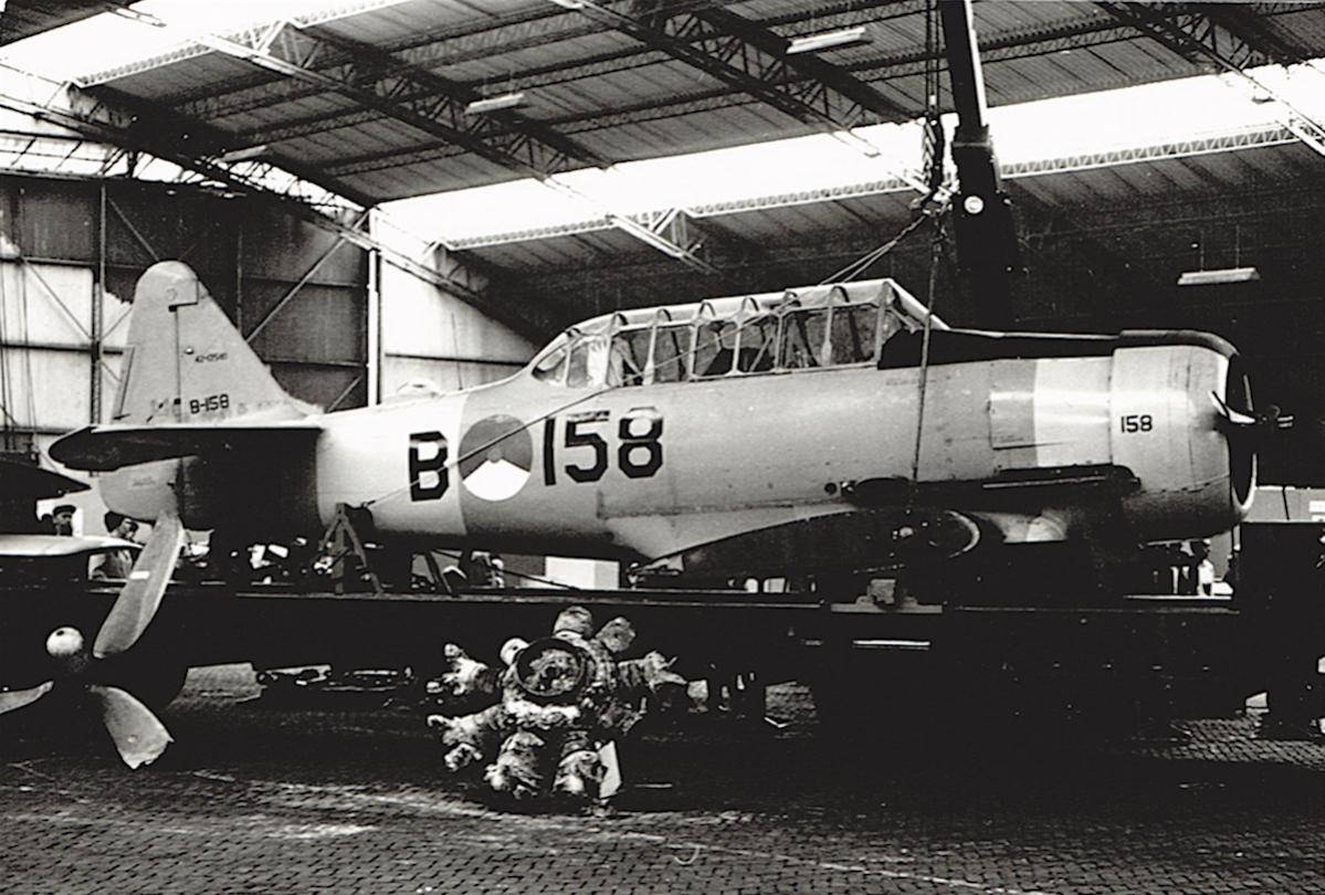 Naam: Foto 102. 'B-158'. Harvard, kopie.jpg
Bekeken: 1348
Grootte: 148,7 KB