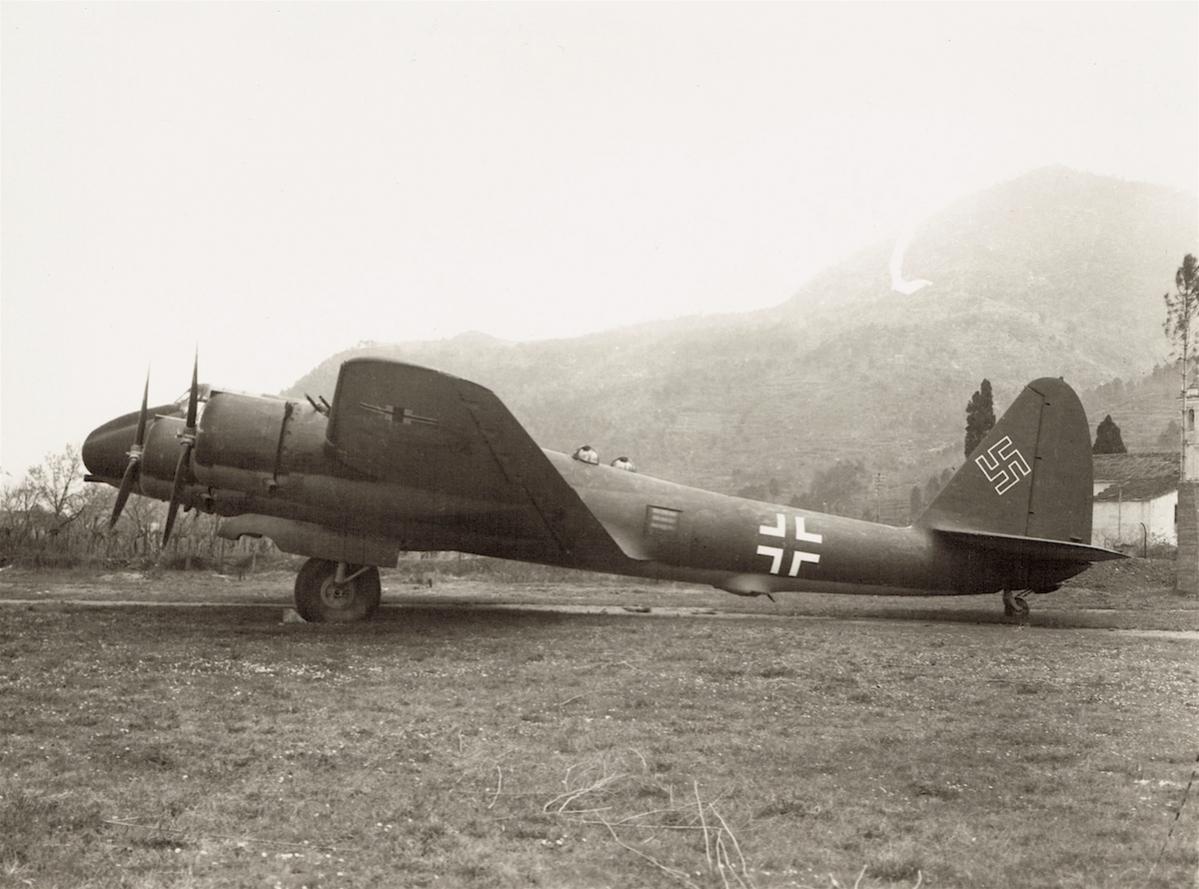 Naam: Foto 334. Piaggio P.108A. Beute, kopie.jpg
Bekeken: 1045
Grootte: 114,9 KB
