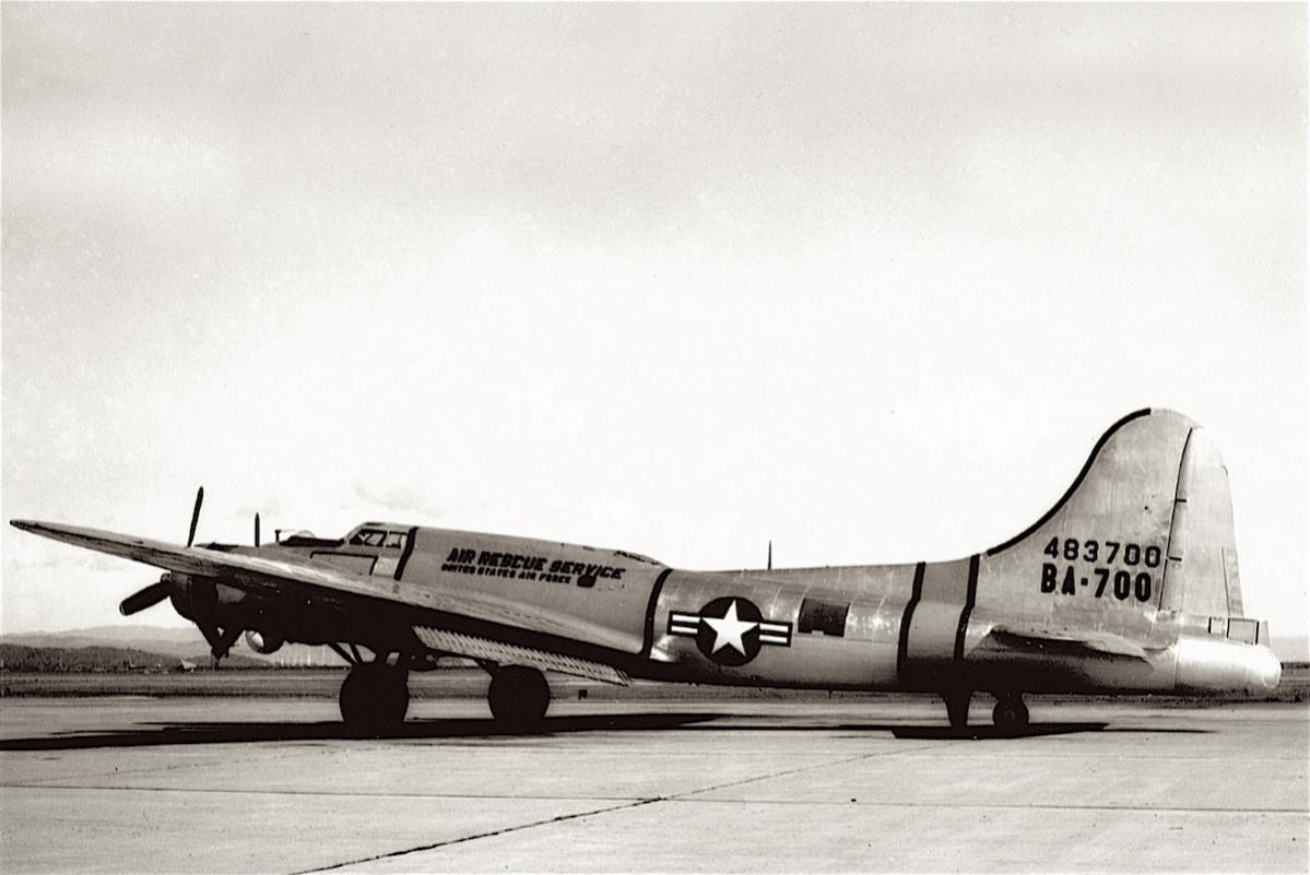Naam: Foto 340. Boeing B-17H Flying Fortress (44-83700). US Air Force, ARS. (1949), kopie.jpg
Bekeken: 469
Grootte: 89,4 KB