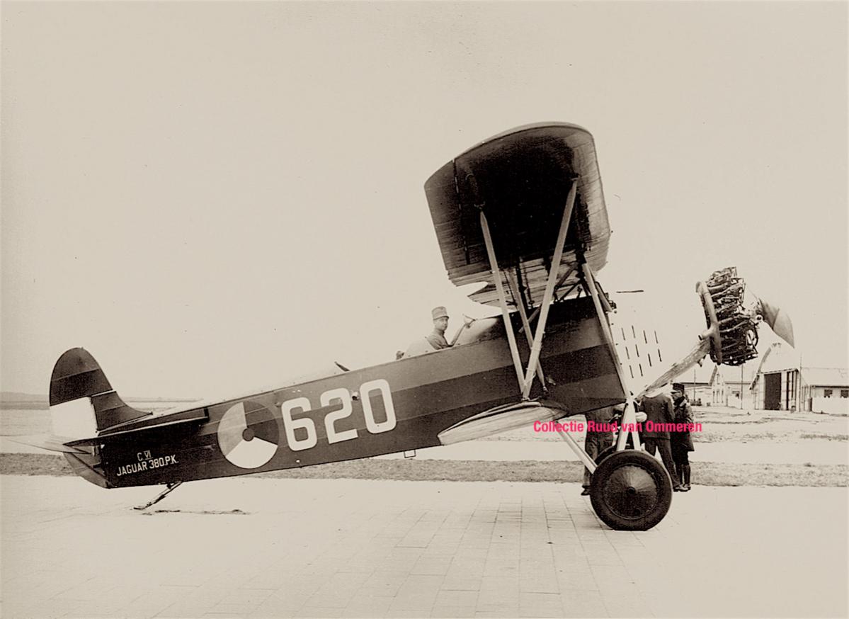 Naam: Foto 75. '620'. Fokker C.VI, kopie 2.jpg
Bekeken: 707
Grootte: 82,9 KB