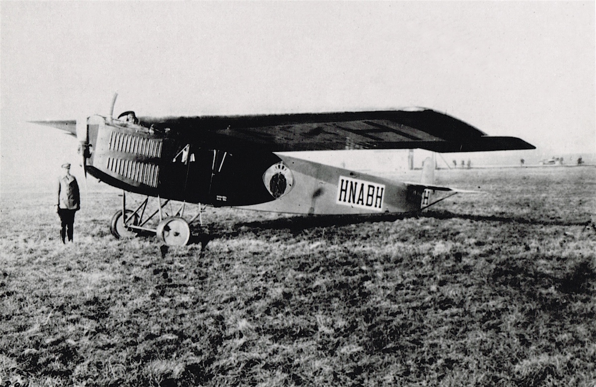 Naam: Foto 130. H-NABH. Fokker F.III, kopie.jpg
Bekeken: 1354
Grootte: 444,4 KB
