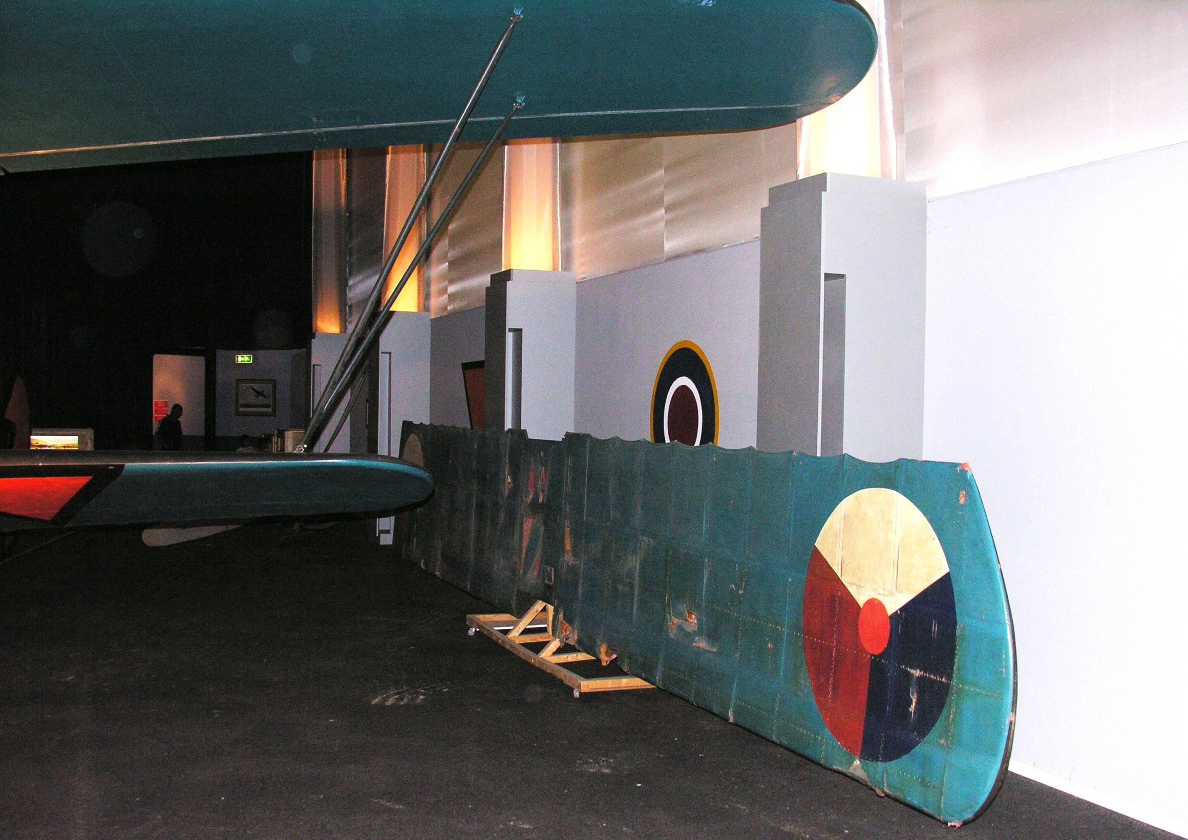 Naam: 2007-6-3, Aviodrome 080 C.IV vleugel.jpg
Bekeken: 972
Grootte: 481,9 KB