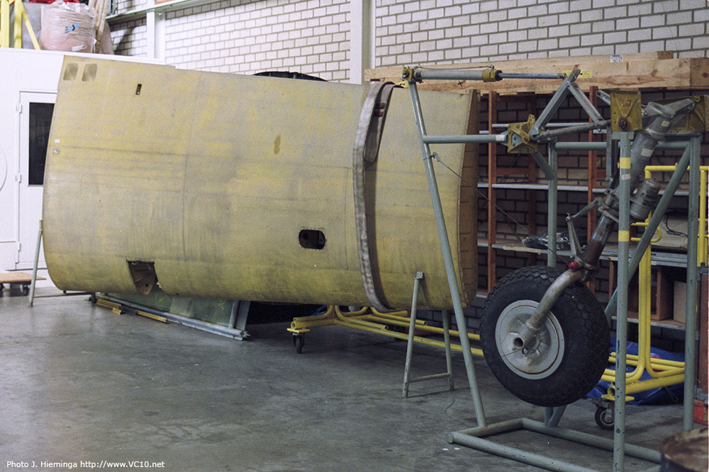 Naam: 950701_B-25_vleugel_neuspoot.jpg
Bekeken: 762
Grootte: 165,1 KB