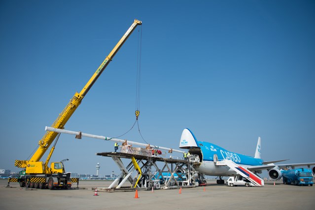 Naam: KL Nose loading.jpg
Bekeken: 261
Grootte: 42,3 KB