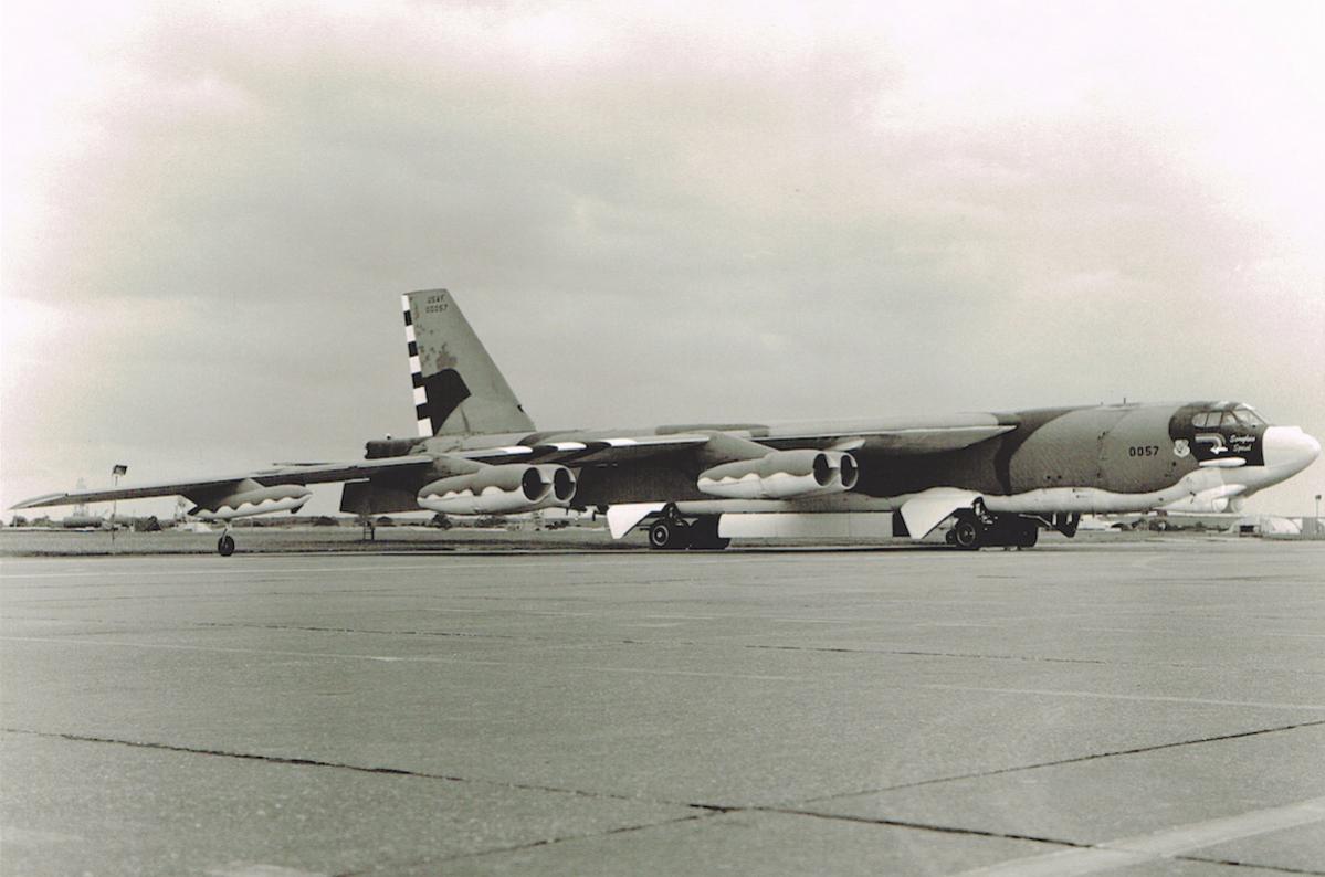 Naam: Foto 348. Boeing B-52H Stratofortress (60-0057) 'Someplace Special', 1981. 410th BW, kopie.jpg
Bekeken: 285
Grootte: 85,2 KB
