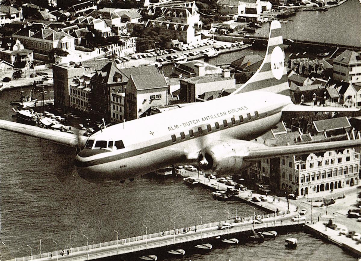 Naam: Kaart 577. Convair 340 van de ALM, kopie.jpg
Bekeken: 1315
Grootte: 249,5 KB
