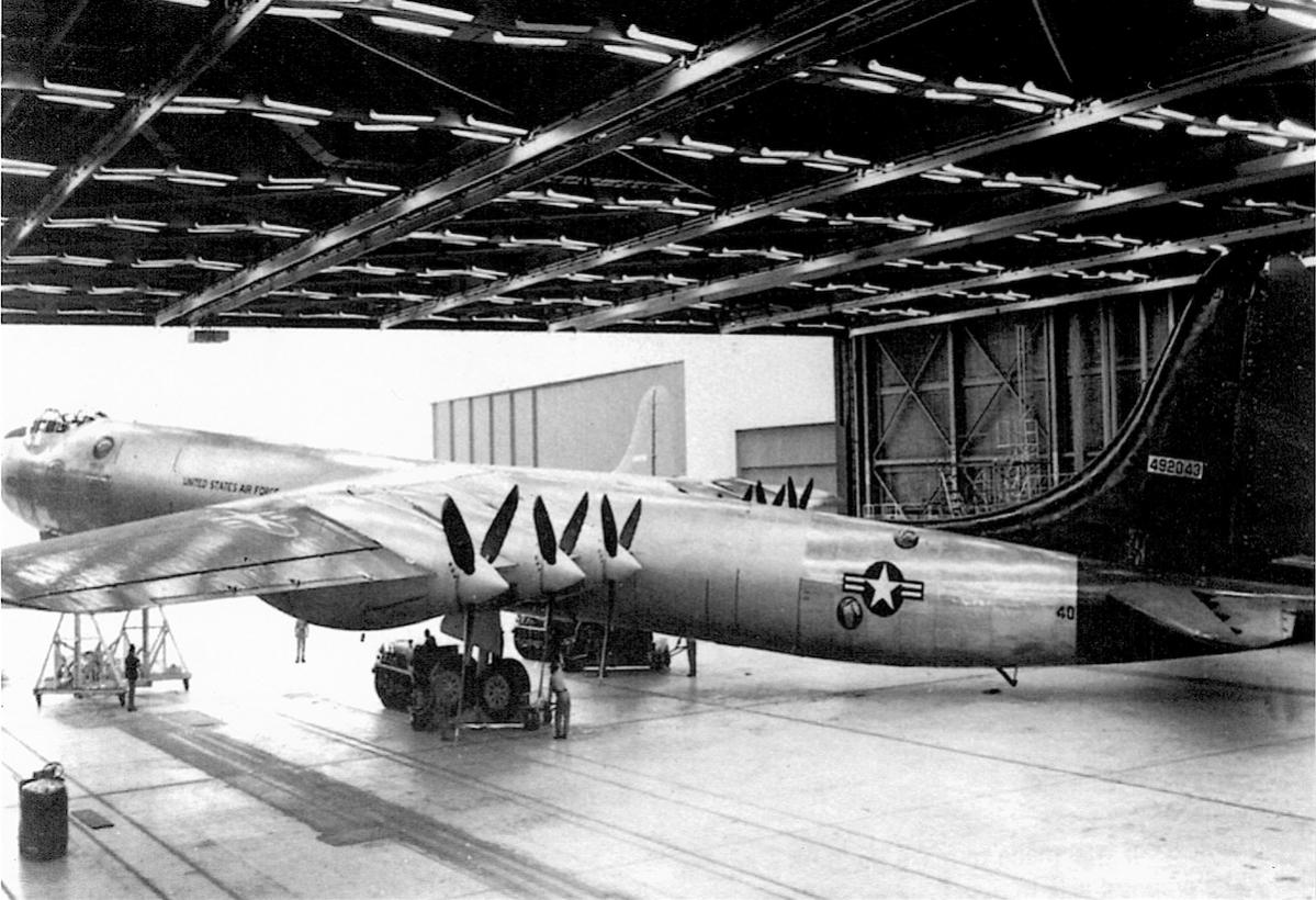 Naam: Foto 349. Convair B-36, hangar, kopie.jpg
Bekeken: 867
Grootte: 158,1 KB