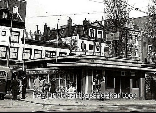 Naam: Passage Kantoor Leidseplein  1928.jpg
Bekeken: 521
Grootte: 118,3 KB