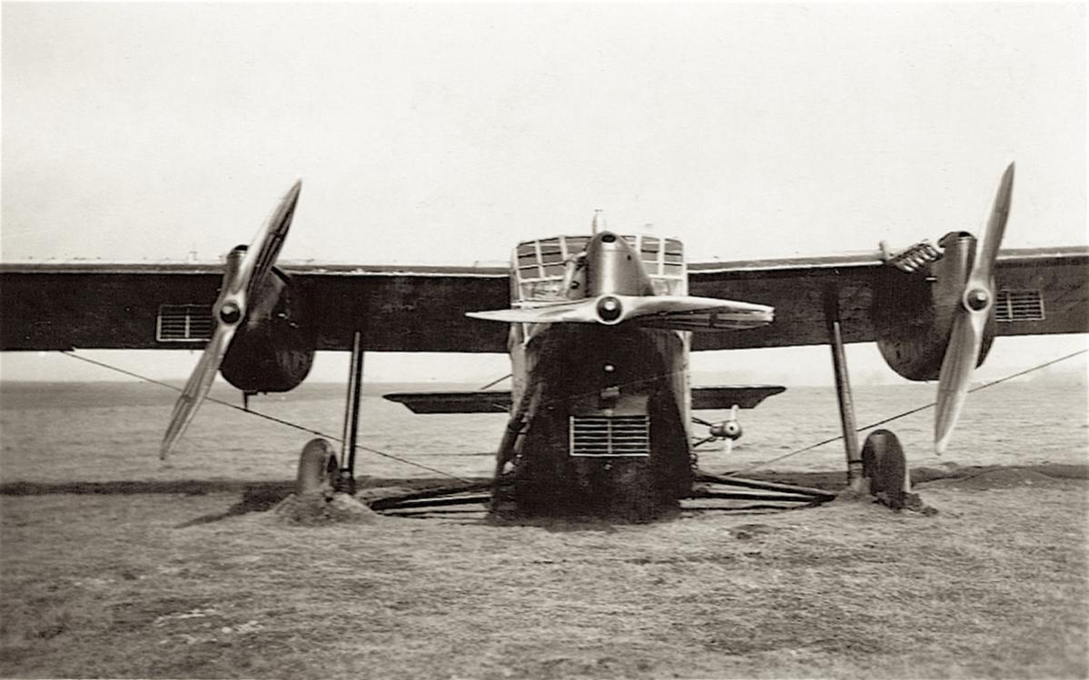 Naam: Foto 202. D-1727. Rohrbach Ro VIII Roland II in de modder gezakt, kopie.jpg
Bekeken: 950
Grootte: 107,7 KB