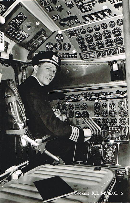 Naam: Kaart 583. Piloot in cockpit DC-6, kopie.jpg
Bekeken: 1042
Grootte: 106,0 KB