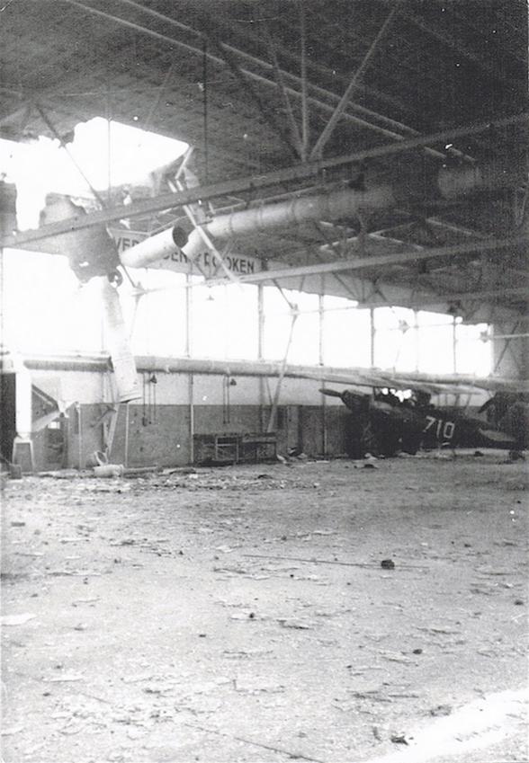 Naam: Foto 82. '710' in hangar 4 te Bergen, kopie.jpg
Bekeken: 859
Grootte: 77,9 KB