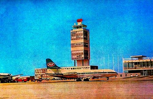 Naam: Belgrade_Airport_1960s.jpg
Bekeken: 1612
Grootte: 43,0 KB