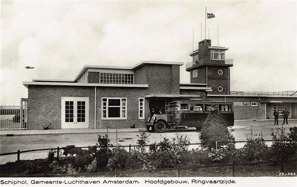 Naam: Kaart 588. Schiphol. Hoofdgebouw, Ringvaartzijde, kopie.jpg
Bekeken: 892
Grootte: 137,1 KB