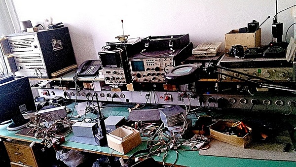 Naam: Radio Repair Bench.jpg
Bekeken: 934
Grootte: 160,7 KB