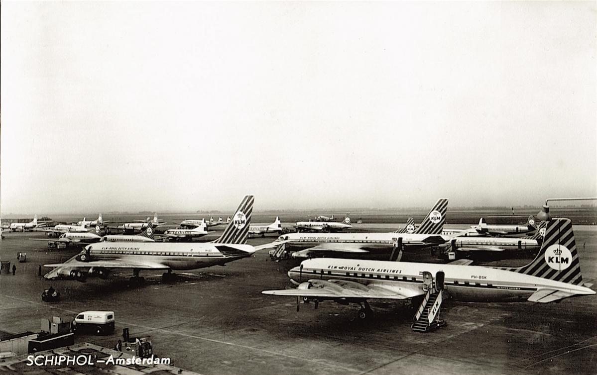 Naam: Kaart 589. PH-DSK %22Zuiderzee%22. Douglas DC-7C en PH-DCC %22Sir Frank Whittle%22 Douglas DC-8 .jpg
Bekeken: 922
Grootte: 103,8 KB