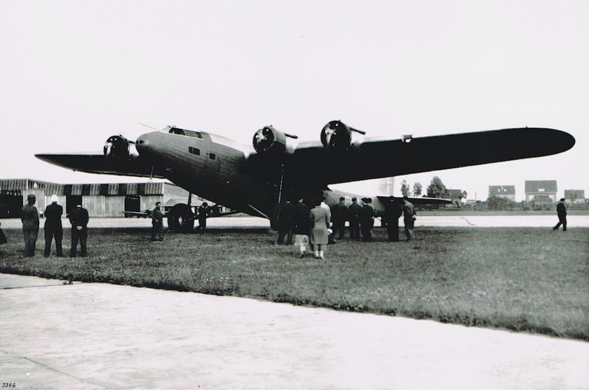 Naam: Foto 12. PH-AJA. Fokker F.36, kopie.jpg
Bekeken: 628
Grootte: 85,5 KB