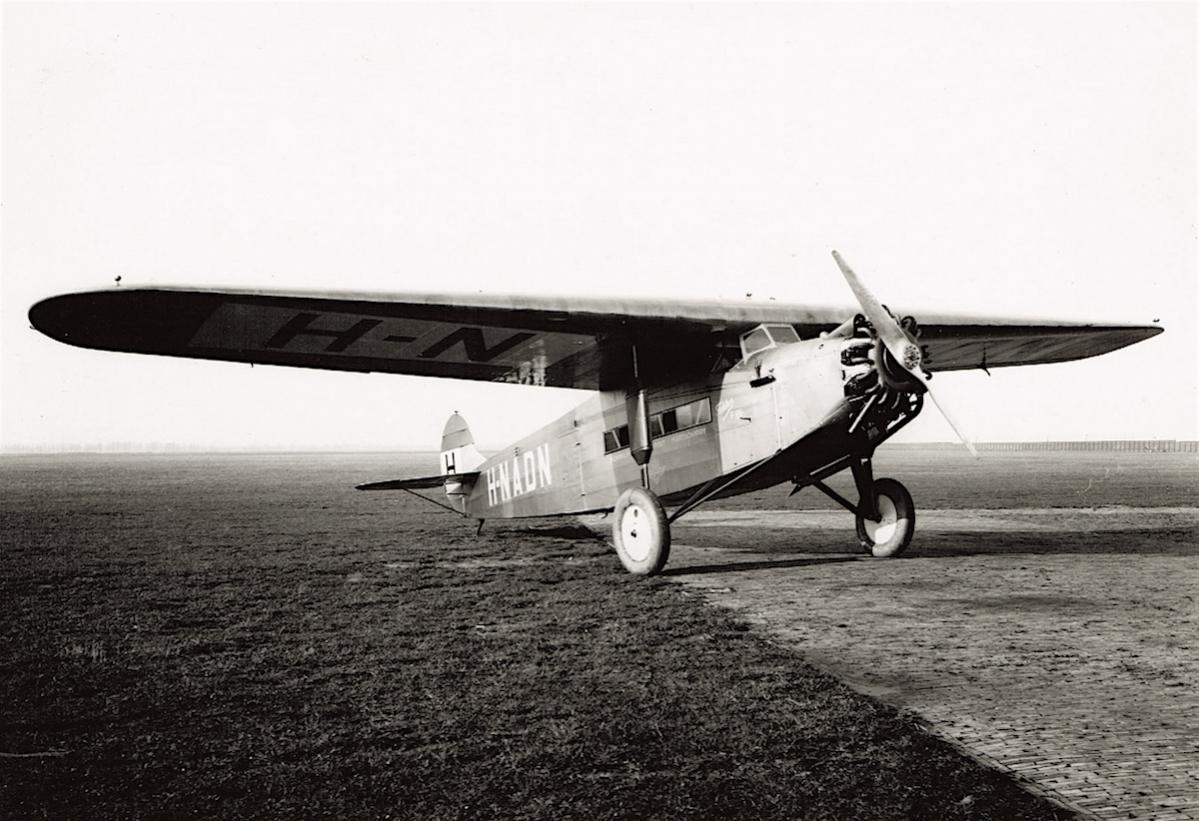 Naam: Foto 136. H-NADN (PH-ADN). Fokker F.VIIa, kopie.jpg
Bekeken: 1396
Grootte: 125,2 KB