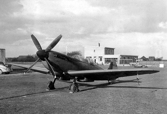 Naam: Spitfire Mk.IX, in gebruik als doelsleper bij de firma Schreiner , De Vlijt..jpg
Bekeken: 457
Grootte: 44,4 KB