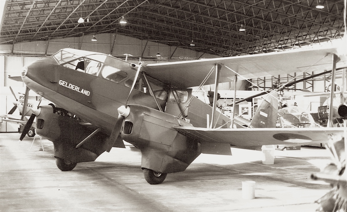 Naam: Foto 110. V-3 'Gelderland'. De Havilland DH-89B %22Dominie%22 Mk.I, kopie.jpg
Bekeken: 2362
Grootte: 362,1 KB