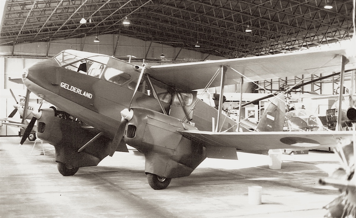Naam: Foto 110. V-3 'Gelderland'. De Havilland DH-89B %22Dominie%22 Mk.I, kopie.jpg
Bekeken: 2692
Grootte: 362,1 KB