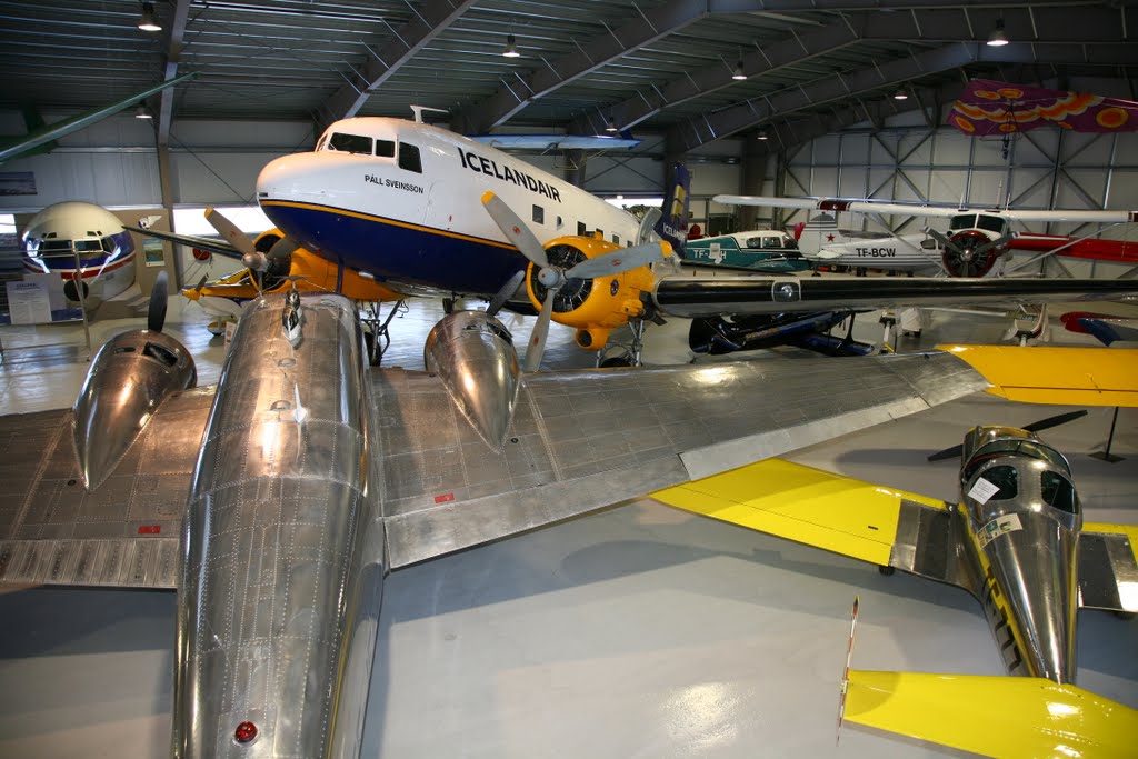 Naam: Icelandic Aviation Museum , Akureyri ..jpg
Bekeken: 437
Grootte: 114,3 KB