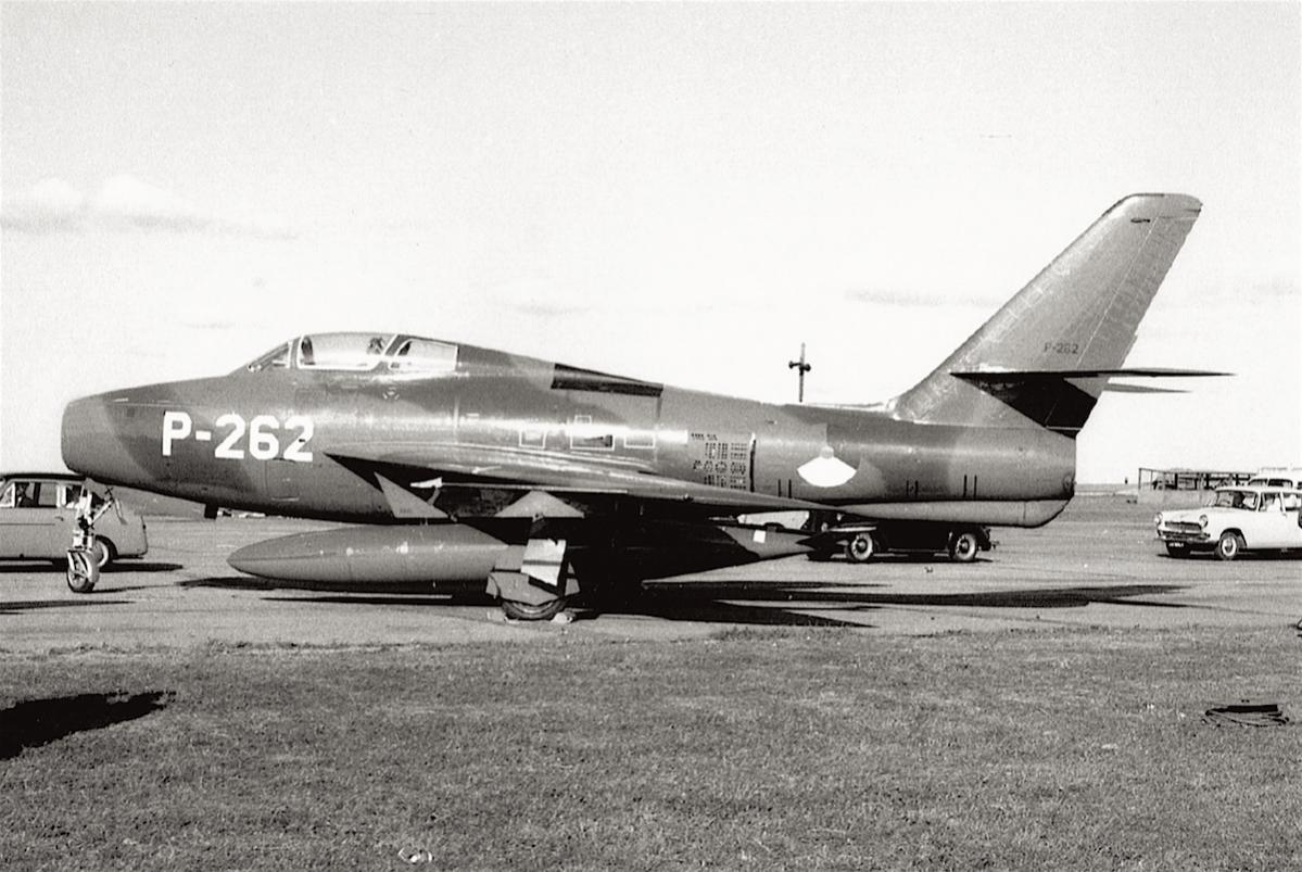 Naam: Foto 111. 'P-262'. Thunderstreak, kopie.jpg
Bekeken: 1223
Grootte: 131,6 KB