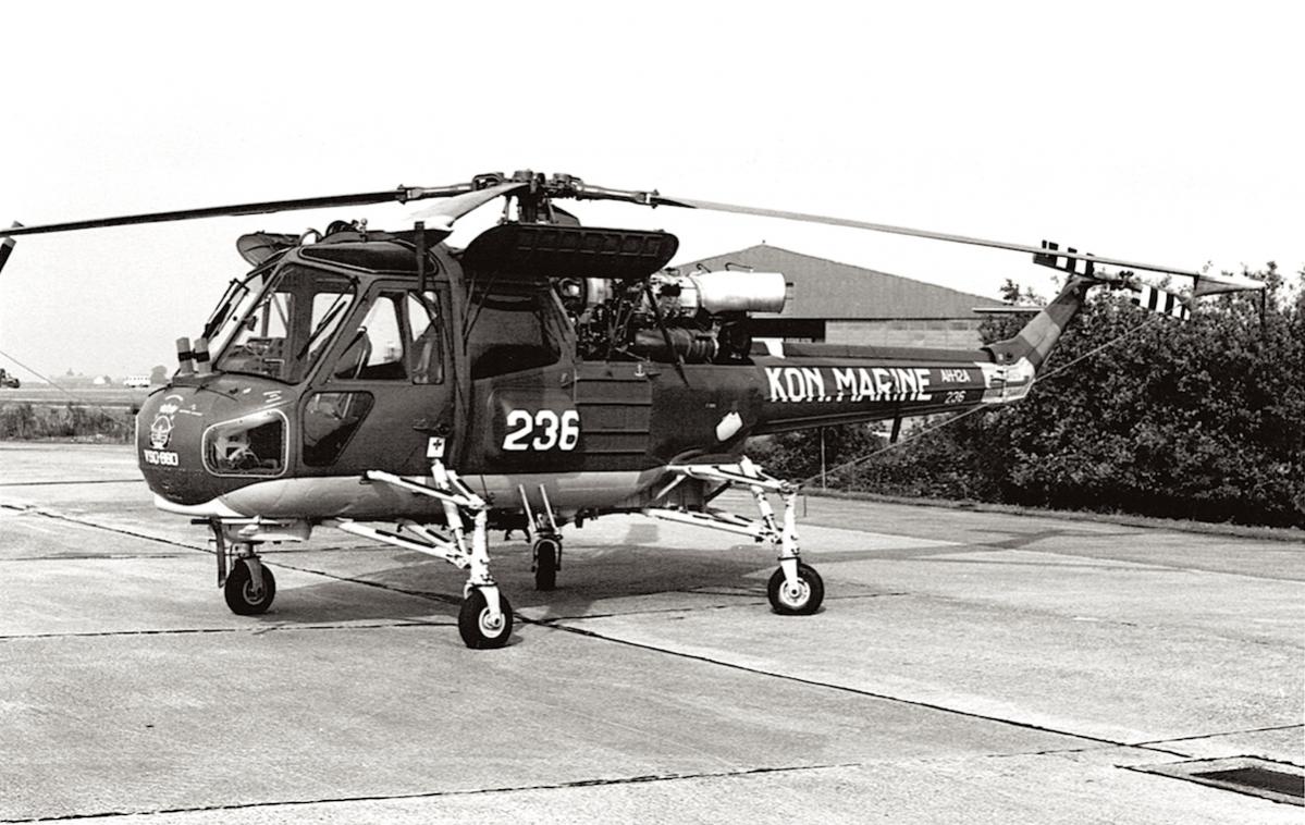 Naam: Foto. '236'. Westland AH-12A Wasp op Greenham Common (1977), kopie.jpg
Bekeken: 2114
Grootte: 136,8 KB