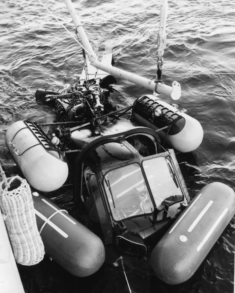 Naam: wasp emrgency floatation gear deployed.jpg
Bekeken: 1320
Grootte: 142,3 KB