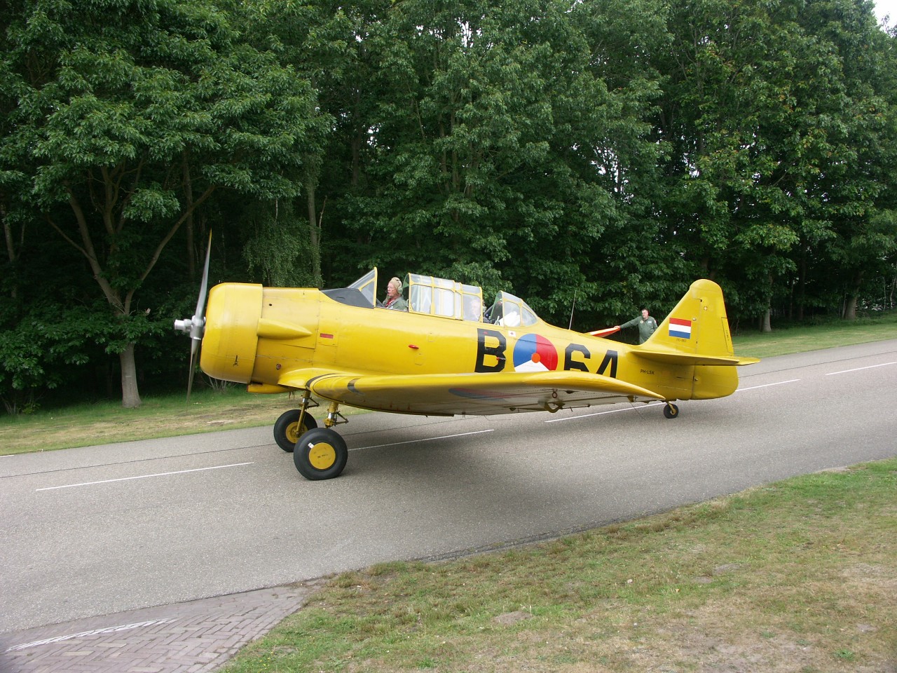 Naam: Noorduyn AT-16ND Harvard IIb.jpg
Bekeken: 760
Grootte: 442,9 KB
