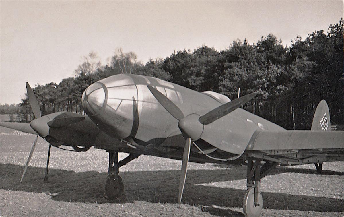 Naam: Foto 348. Attrappe He 111, kopie.jpg
Bekeken: 1112
Grootte: 128,7 KB