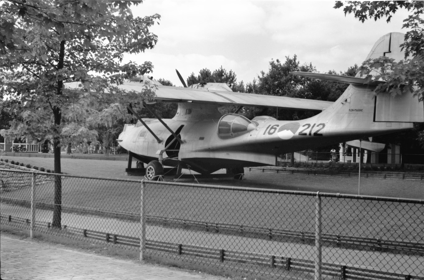 Naam: Catalina 6-212 Bosbad Hoeven zomer 1971 -4.jpg
Bekeken: 1508
Grootte: 287,8 KB