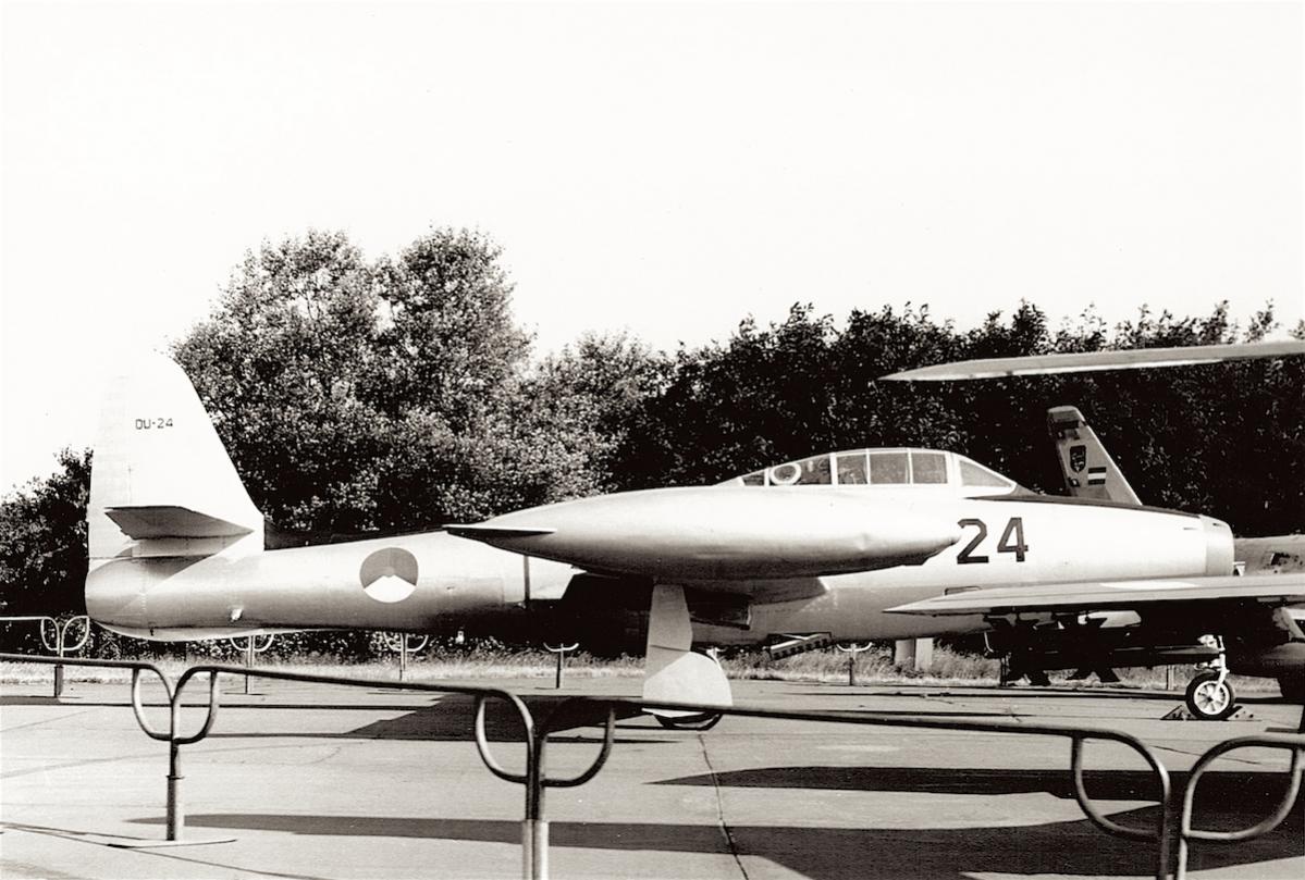 Naam: Foto 114. 'DU-24'. Republic F-84G Thunderjet. Vliegveld Deelen, juni 1973, kopie.jpg
Bekeken: 1673
Grootte: 134,4 KB