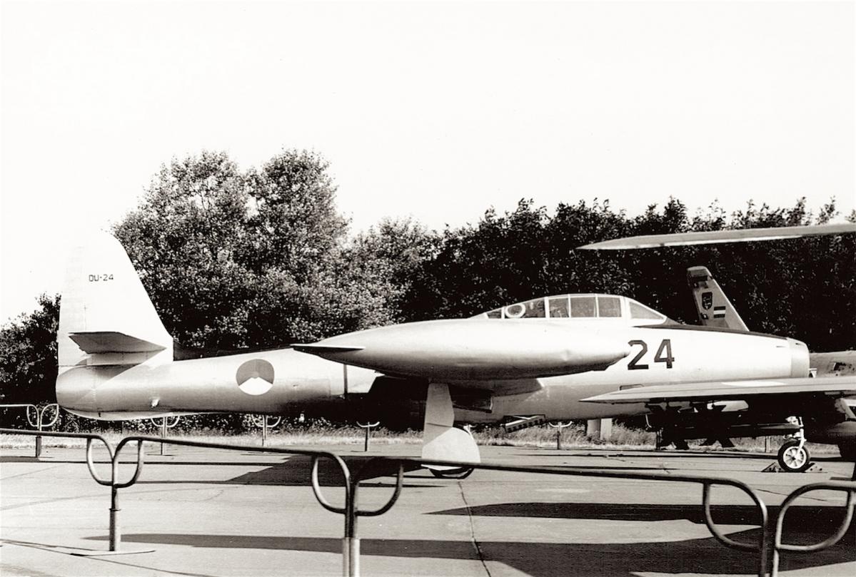 Naam: Foto 114. 'DU-24'. Republic F-84G Thunderjet. Vliegveld Deelen, juni 1973, kopie.jpg
Bekeken: 1393
Grootte: 134,4 KB