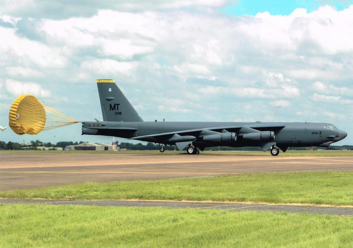 Naam: Foto 379. Boeing B-52 met chute, kleur, kopie.jpg
Bekeken: 762
Grootte: 114,3 KB