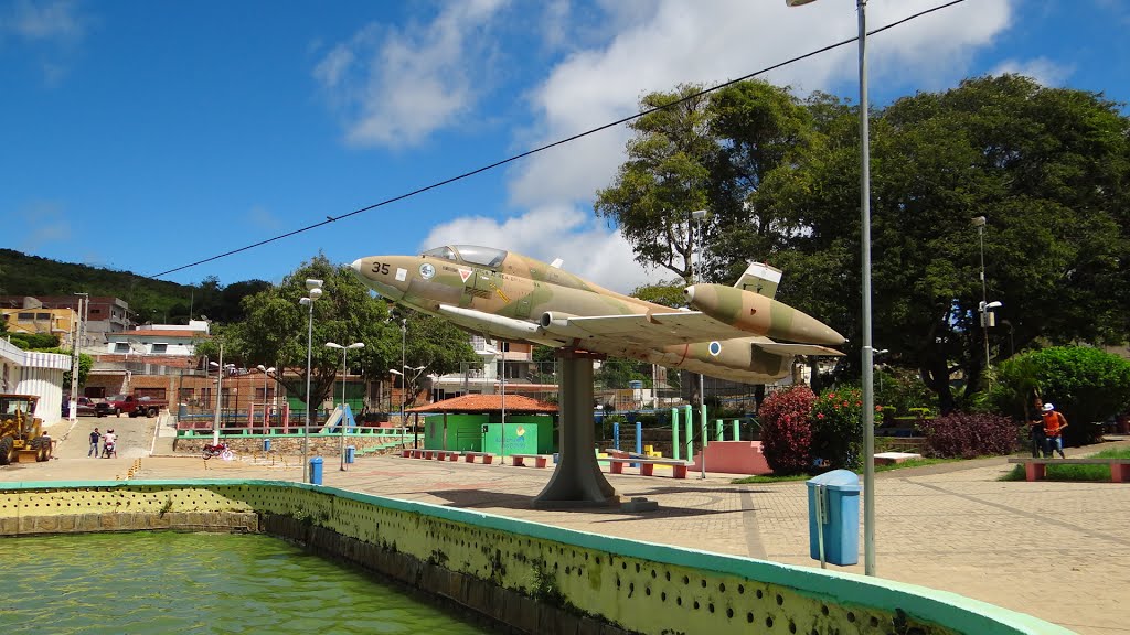 Naam: Aermacchi MB 326 ( AT-26 Xavante )Triunfo.jpg
Bekeken: 641
Grootte: 132,6 KB