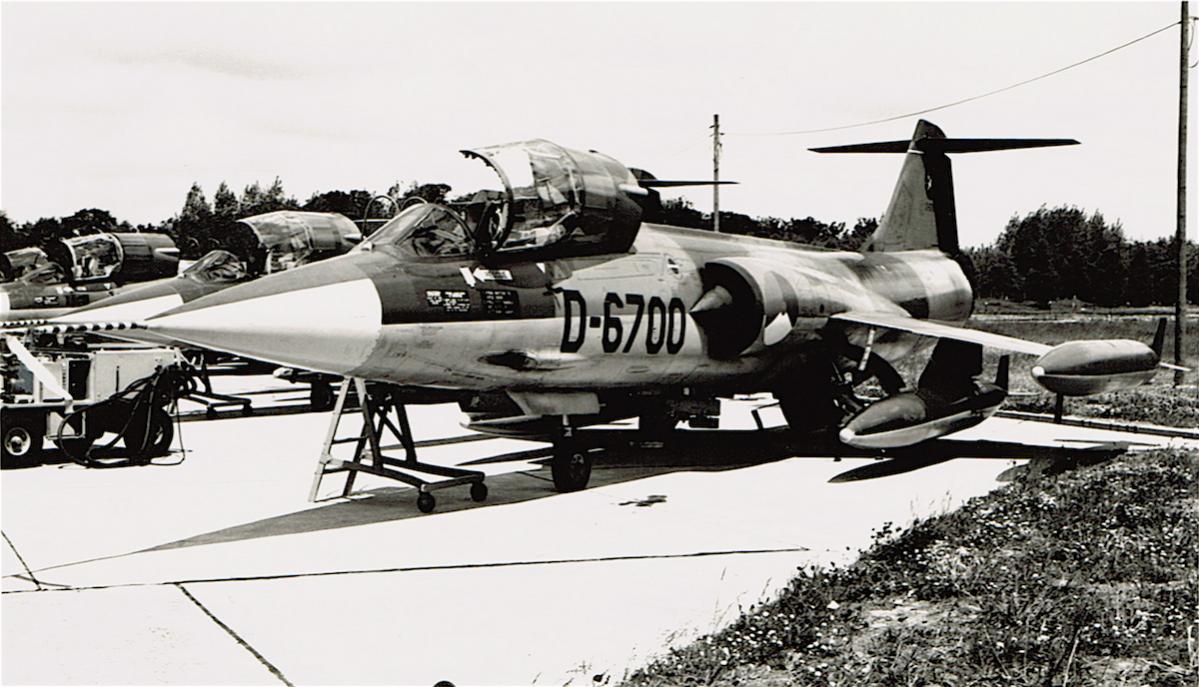 Naam: Foto 115. 'D-6700'. Starfighter, kopie.jpg
Bekeken: 1483
Grootte: 119,2 KB