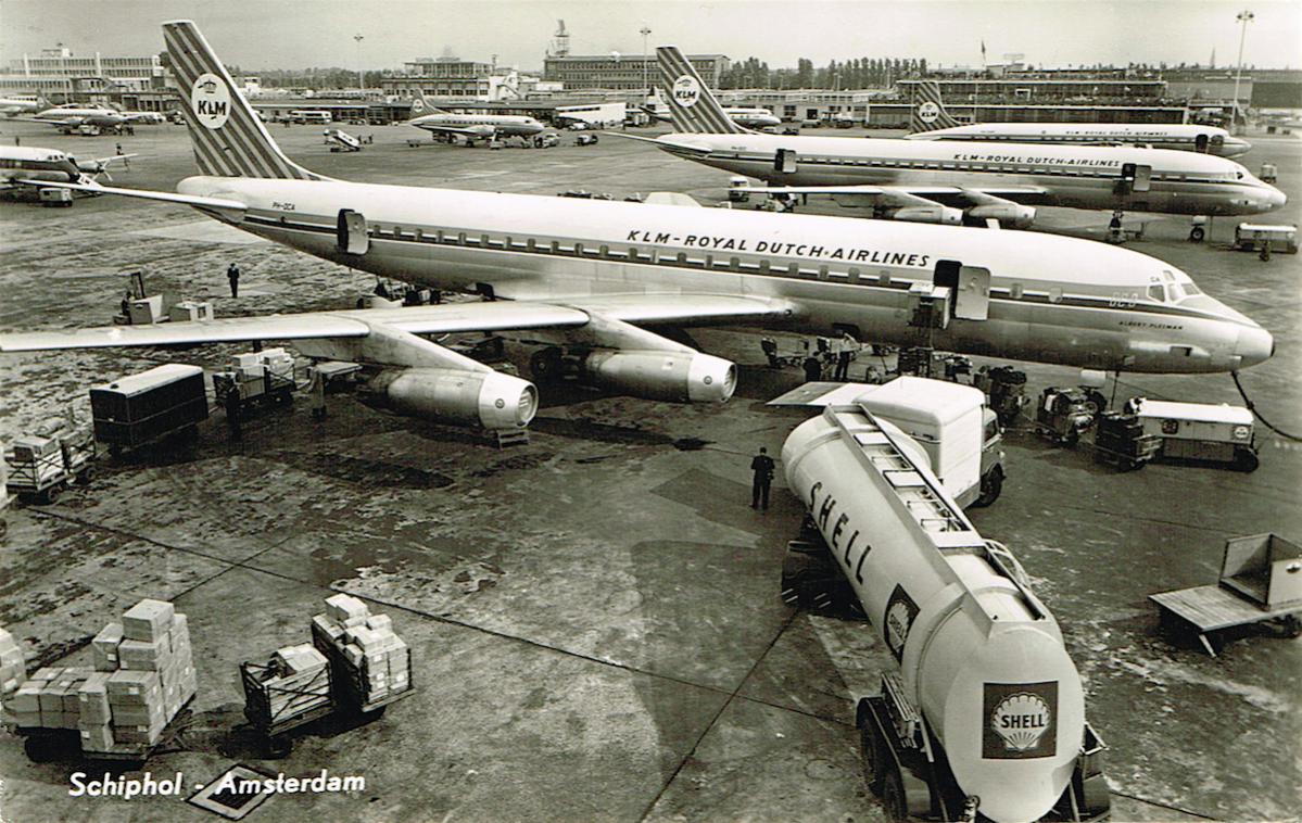 Naam: Kaart 633. PH-DCA 'Albert Plesman'. Douglas DC-8 en tankwagen, kopie.jpg
Bekeken: 786
Grootte: 185,0 KB