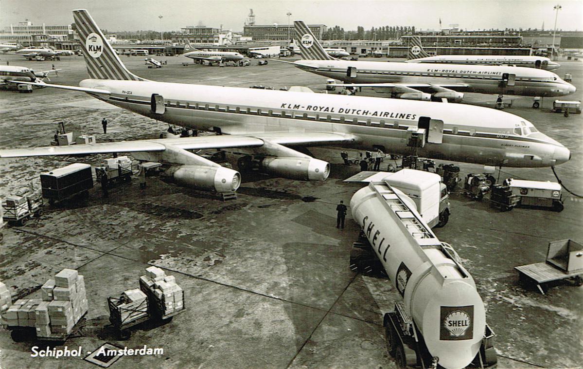 Naam: Kaart 633. PH-DCA 'Albert Plesman'. Douglas DC-8 en tankwagen, kopie.jpg
Bekeken: 1055
Grootte: 185,0 KB