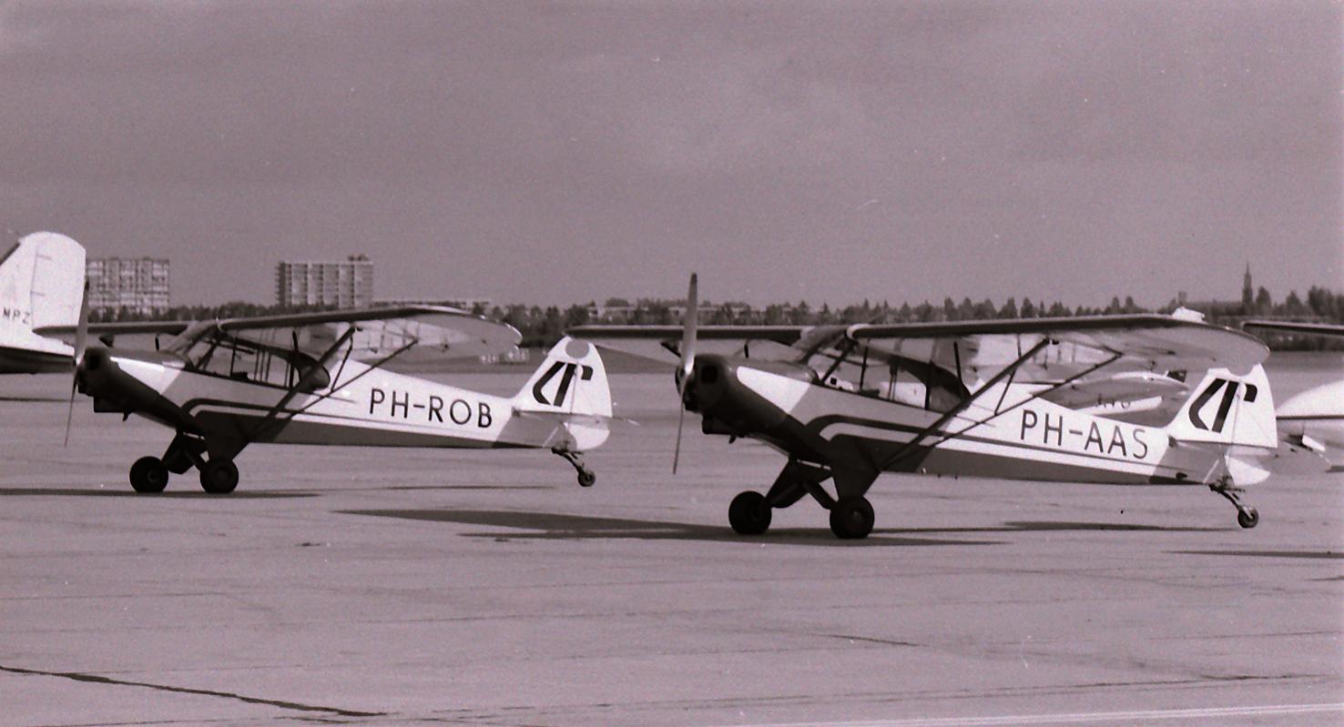 Naam: 58. PH-AAS en PH-ROB Piper PA-18-150 Super Cub.jpg
Bekeken: 908
Grootte: 115,0 KB