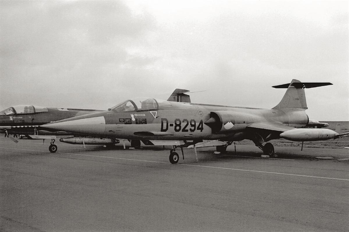 Naam: Foto 116. 'D-8294'. Starfighter, kopie.jpg
Bekeken: 1478
Grootte: 92,8 KB